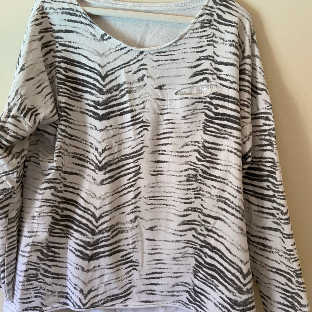 Zebra print lightweight  sweatshirt